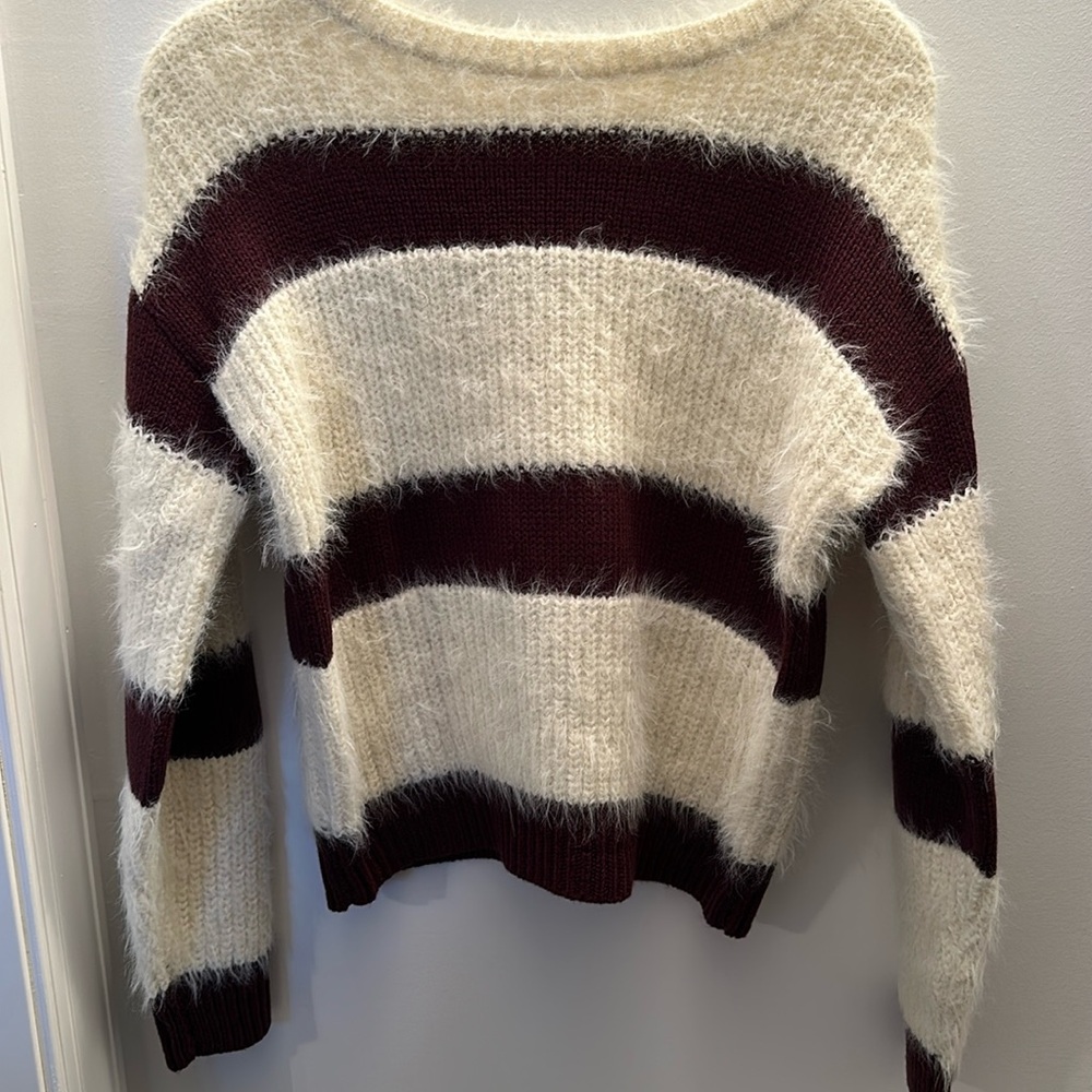 Women’s Dillard’s sweater